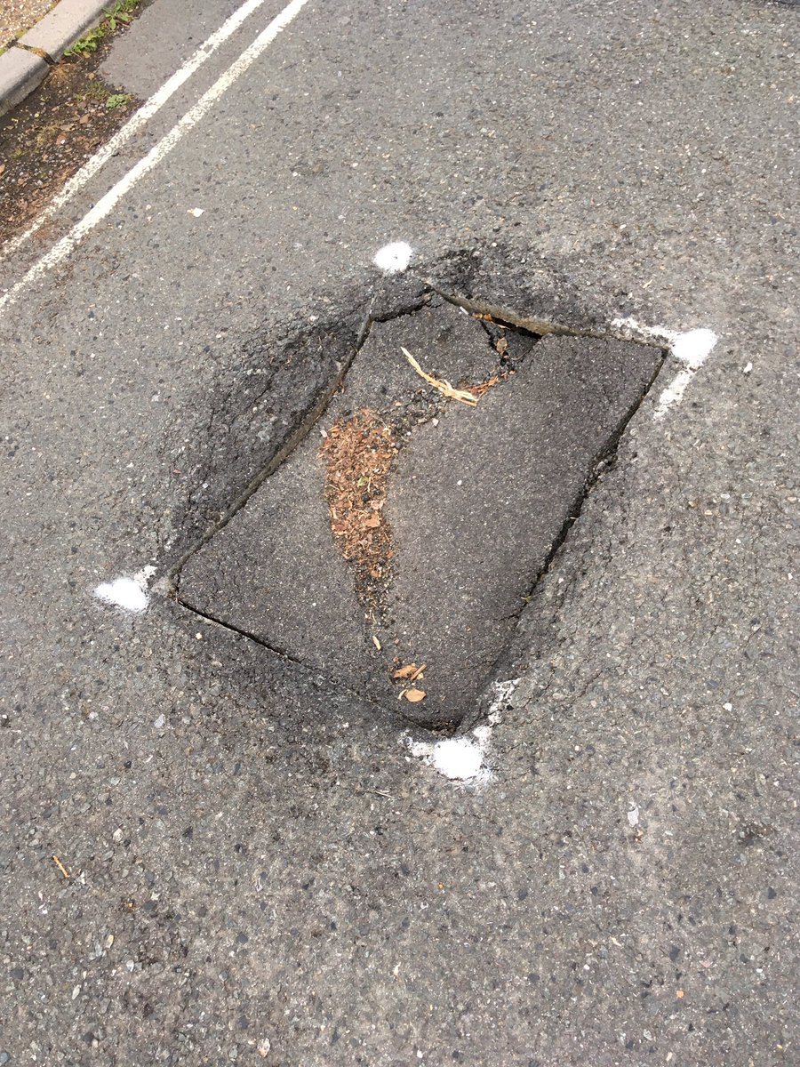 GunnaGraham's tweet photo. Any chance of sorting this #sinkhole in Newport street Ryde @IslandRoads https://t.co/6H8fQdcrF7