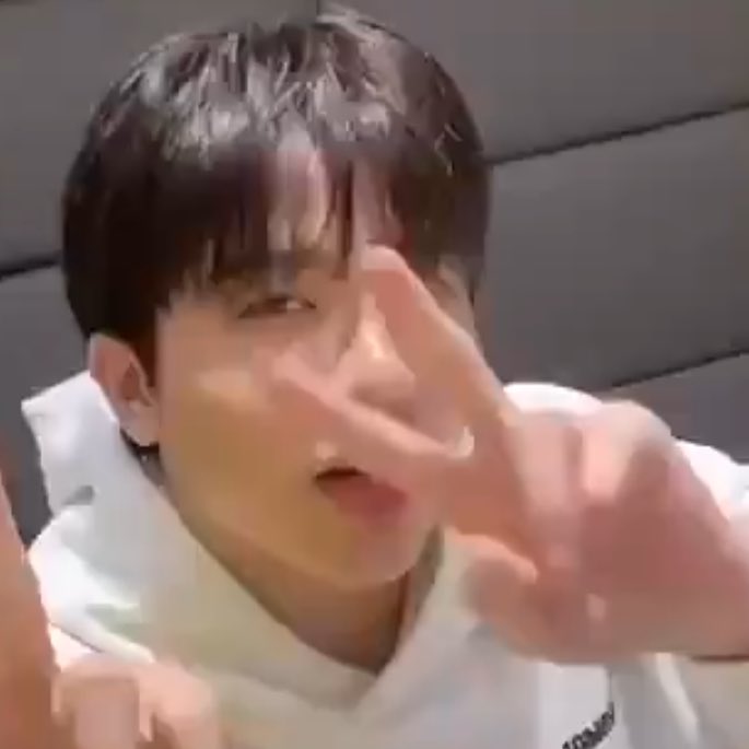shiningjunghwan🐈 tweet media