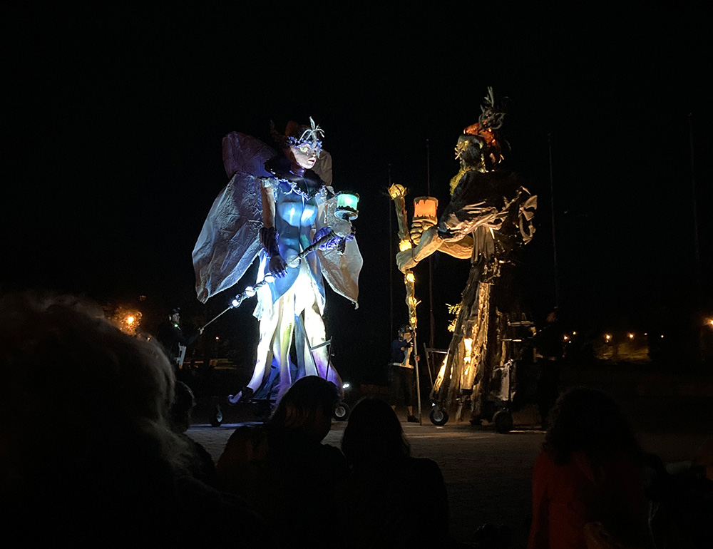 #FIAMS2021 - Premier jour au royaume de la marionnette - critique de Furioso (Théâtre de l'Oeil) et de Acupunk (Dame de Coeur)
bit.ly/3ibk4Ps
#critique #critiquetheatre #marionnettes #Saguenay #festival #artsvivants #puppets #jeunepublic