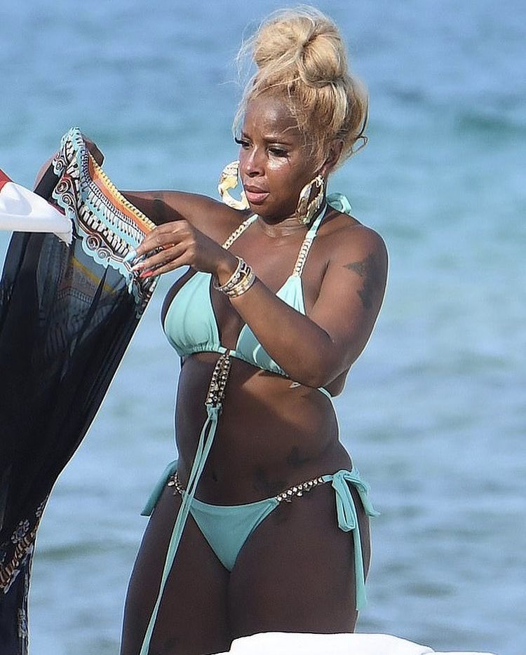 Mary J Blige giving us body in Miamipic.twitter.com/ozbGWgNaOd.