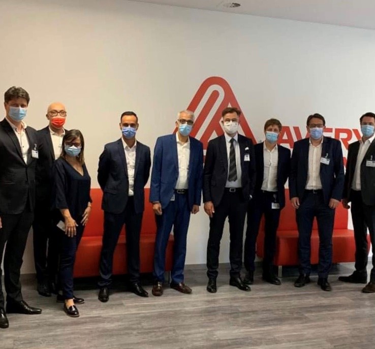 MinEcoLux's tweet photo. .@FranzFayot a rendu #visite à @AveryDennison à #Rodange, leader mondial dans l'étiquetage &amp; les matériaux d'emballage basé aux 🇺🇸, présent au 🇱🇺 depuis 1989. Investie dans le #développementdurable, l’entreprise a récemment lancé le programme d’économie circulaire #ADCircular https://t.co/BH4KtGwBgH