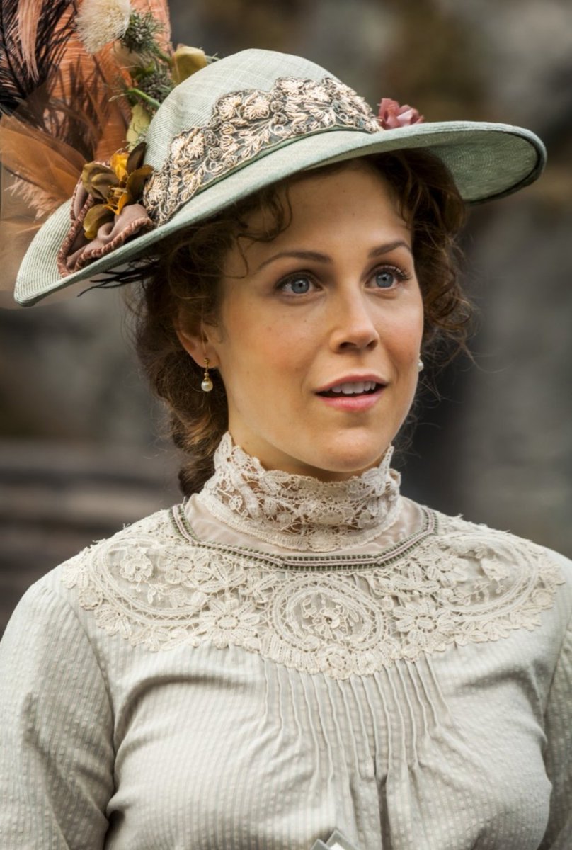 wcthpodcast's tweet photo. We've been discussing and debating Elizabeth's hats in our podcast! What do you think of Elizabeth's hats from season 1?? Should hats return to Hope Valley? 
#wcth #hearties #teamelizabeth #whencallstheheart #hallmark https://t.co/UUXrAoZLIU