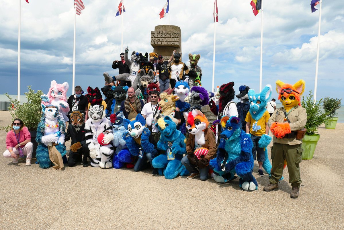 RayBleiz's tweet photo. 3 jours dantesque avec cette furmeet organisée par @NormandiFurs et le soutien de beaucoup de copains. <3
Cette #furday2 , je m'en rappellerai pour beaucoup de choses, et spécialement le bonheur que certains m'ont fait part.
Merci à tous et merci au fandom furry <3

📷 @fluburtur https://t.co/i56hZwU7rp