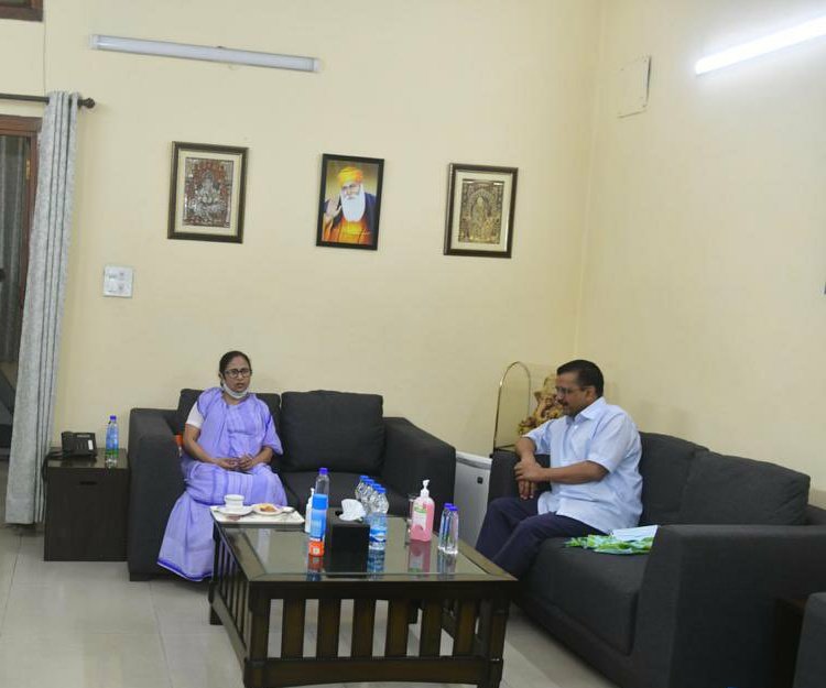 abhijeet_dipke's tweet photo. .@ArvindKejriwal meets @MamataOfficial 

The only two leaders against whom Modi has tried everything but failed to defeat or stop them. https://t.co/kjBPPyuiRE