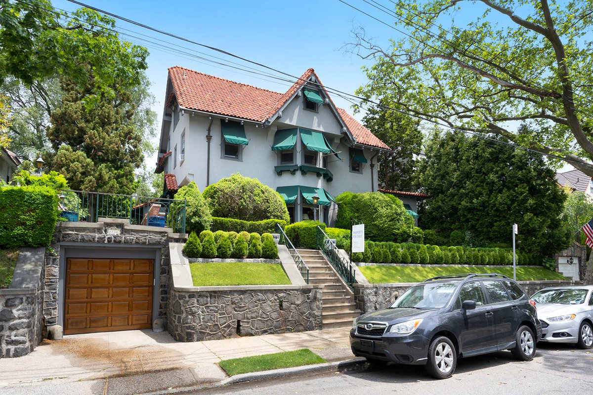 6sqft's tweet image. This $5.5M Arts &amp;amp; Crafts home in Bay Ridge has modern period interiors and a magical backyard bit.ly/3BLifR3
