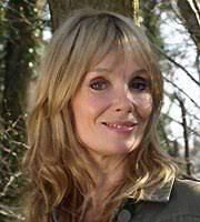 The industry has paid tribute to "brilliant storyteller" and crime author Clare Dunkel, also known as Mo Hayder, who has died from motor neurone disease: bit.ly/3iVyORA