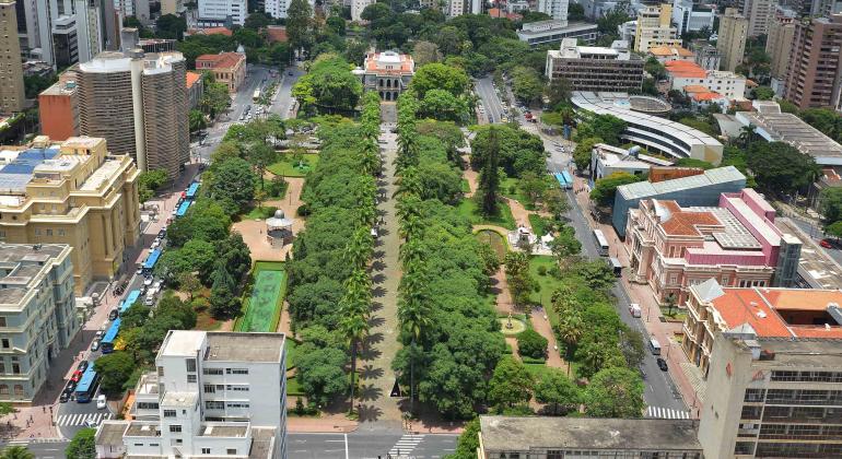 PauloRezzutti's tweet photo. Belo Horizonte foi uma das primeiras cidades modernas a serem planejadas no Brasil, mas nem isso evitou que ela tivesse seus fantasmas. (continua)
#palacios #assombracao #BeloHorizonte #PalacioDaLiberdade #MinasGerais #Historia #MariaPapuda #fantasmas #fantasma #YouTube https://t.co/ZBj9kMOUQP