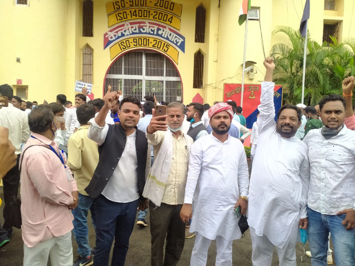 ओबीसी महासभा का जंगी प्रदर्शन आज आरक्षण के लिए भोपाल में
#ओबीसी_महासभा_जिंदाबाद
<a href="/MPARMYCHIEF/">OBC Rakesh Singh Lodhi</a> <a href="/KTNIARMYCHIEF/">Obc Sitaram Lodhi</a> <a href="/obcricha/">RICHA PATEL ( ऋचा पटेल )</a>