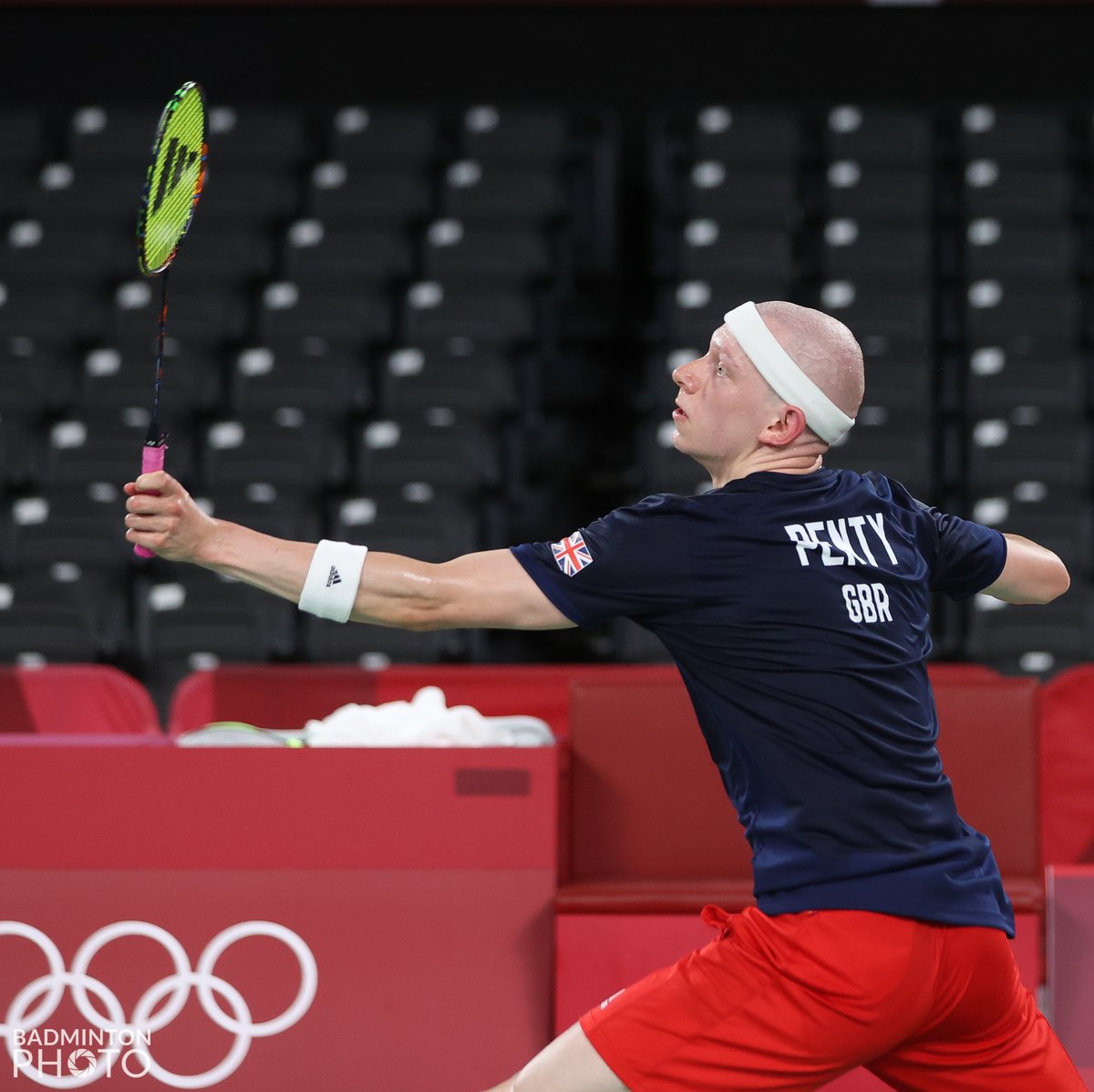 WHAT A WIN FOR TOBY PENTY!!

<a href="/TobyPenty/">Toby Penty</a>  has just produced one of his best ever displays on the big stage to beat the world number 18 Kantaphon Wangcharoen 21-19 21-12!

What a performance and what a way to qualify for the last 16!🏸➡️

<a href="/TeamGB/">Team GB</a>

#Olympics #Tokyo2020
