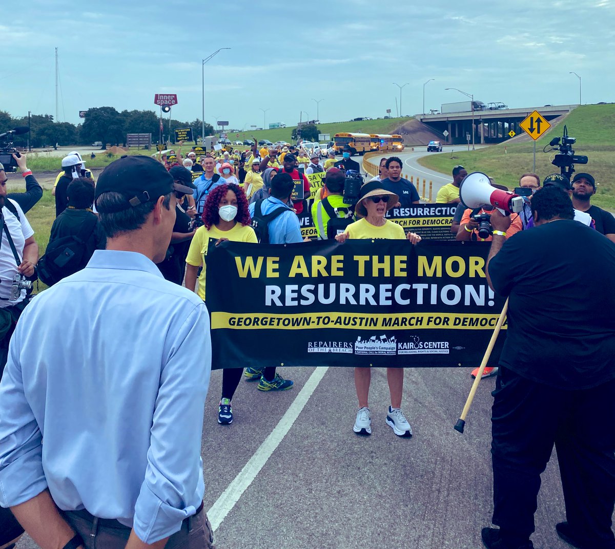 RevDrBarber's tweet image. It’s marching time!

#MarchForDemocracy 
#PoorPeoplesCampaign