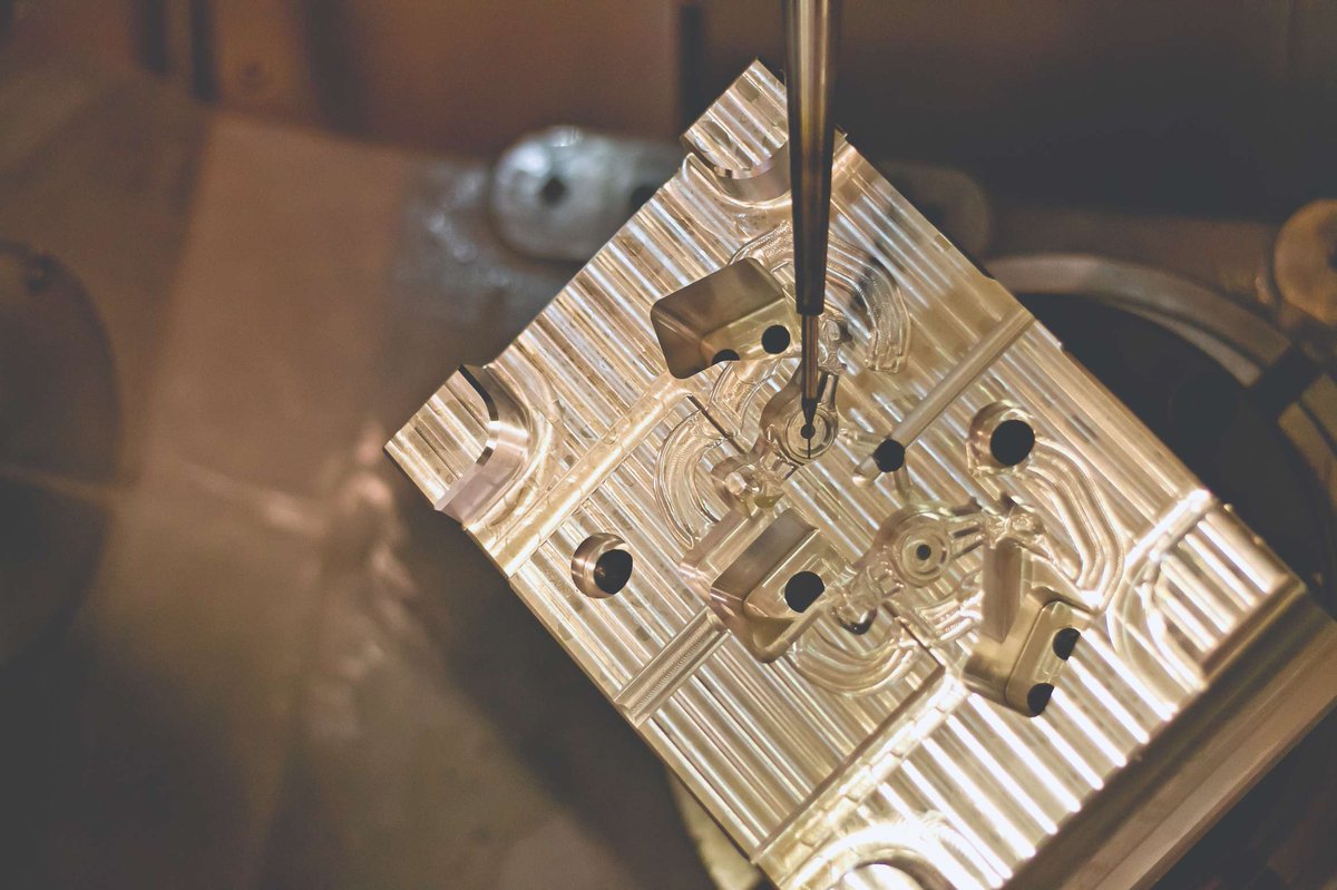 MMTMag's tweet image. Proper selection of the appropriate mold material is critical to manufacturing a high-quality mold. Let our annual Technology Review and Sourcing Guide help you choose the right material. mmt.mydigitalpublication.com/publication/?m…

#moldmakingtechnology