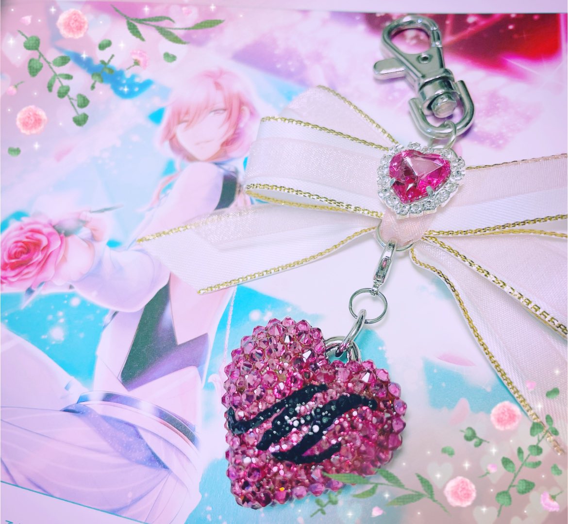 miku276's tweet photo. Noa様(@OFUTONxOFUTON)の素敵な企画に参加させていただき、ご縁があり、お品物を受け取らせていただきました…！ありがとうございます✨
Liveあったら付けて行きたーい🌹
本当に素敵なリボンチャームです🎀
この度はありがとうございました🍸 https://t.co/ndIDlXYRgy