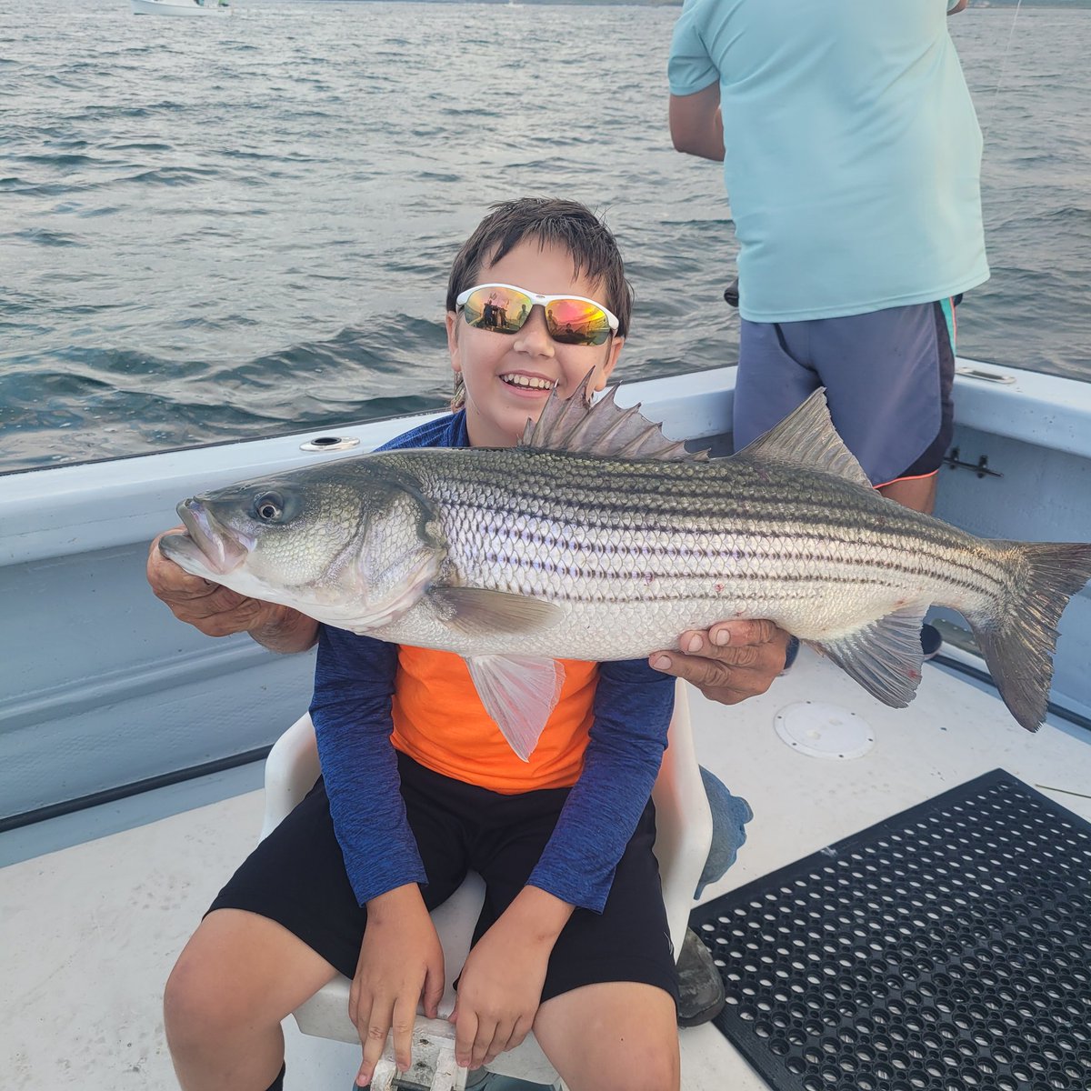 IWMS_pack's tweet image. Great day fishing with Adventure Charters. Caught 17 striper on a few hours with the boys. #recharge