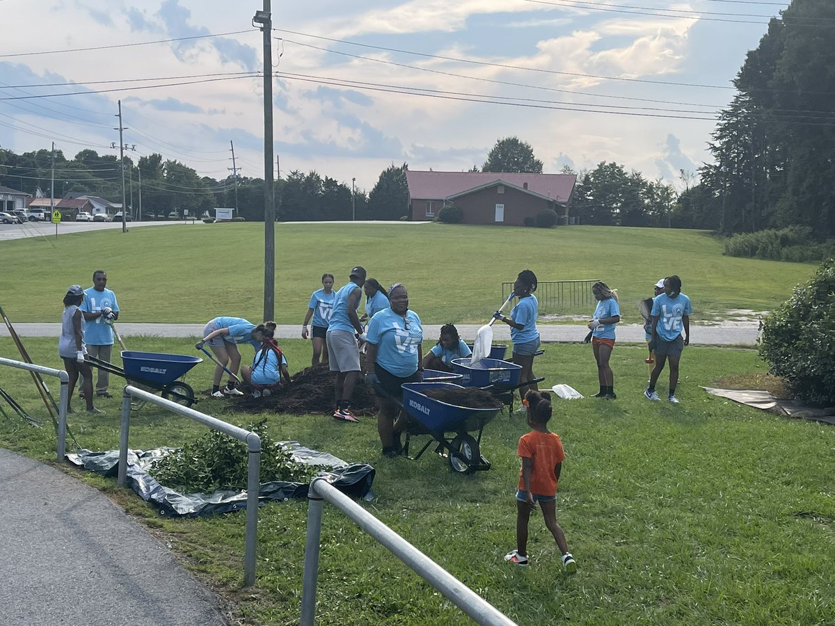 choltfoundation's tweet photo. Unity. Partnership. Love. Inclusiveness. #LoveWeek2021 @ElevOutreach @LCSJackets @PESJackets #BeautificationProject + #TeacherCarePackages https://t.co/kge0ILuXF8