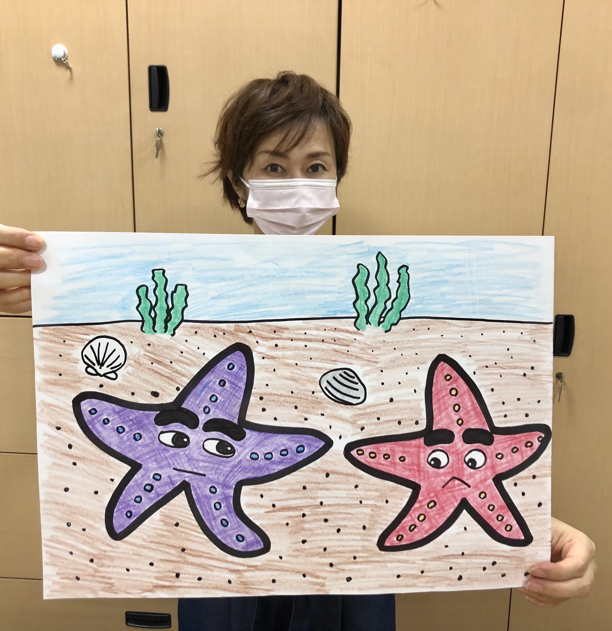 たまきの生き物ランド 今月のたまきの生き物ランドの主人公は ヒトデ でした 実は 星マーク のモデルになった生き物 エジプト人が空の星をヒトデで表現したのがはじまりなんだって カラフルで見た目は可愛いヒトデ だけど エサを食べる時は