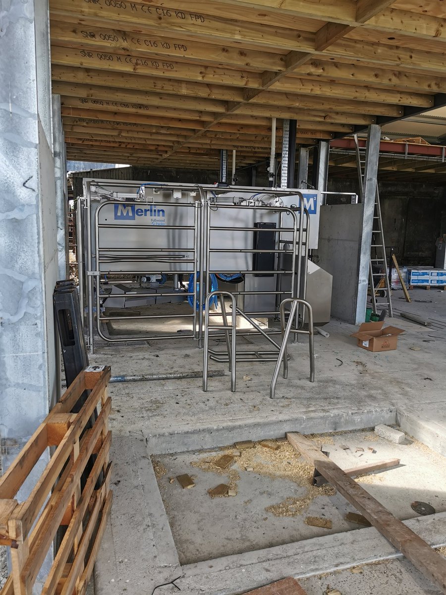 michaeldowney6's tweet photo. On-farm earlier today, on this three robot conversion layout in existing yard in Co.Tipperary for @FullwoodPackoIE. Two robots being installed immediately with the building in place for a third at a later date. Startup next monthπ #abcgrazing #grasstomilk #roboticmilkingIreland https://t.co/RbLwTtnbQz