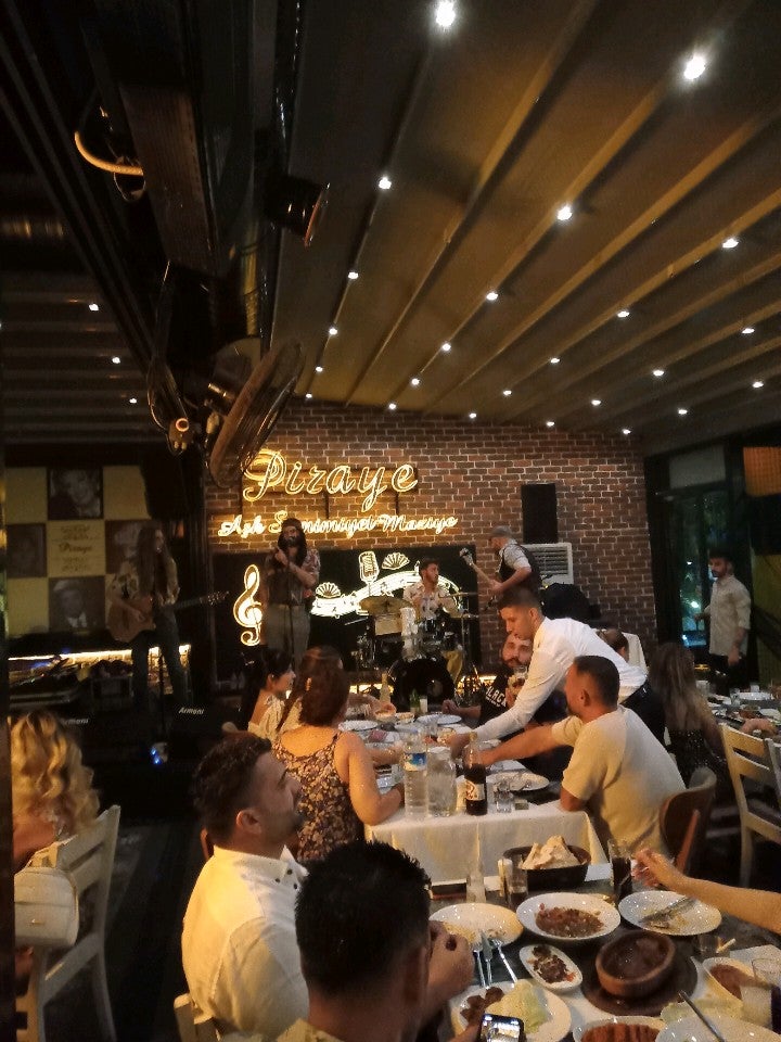 #Retrobüs #Adana #Piraye #Konser #CanlıMüzik #Temmuz (@ Piraye Restaurant in Adana) swarmapp.com/c/14EC6de4OCw