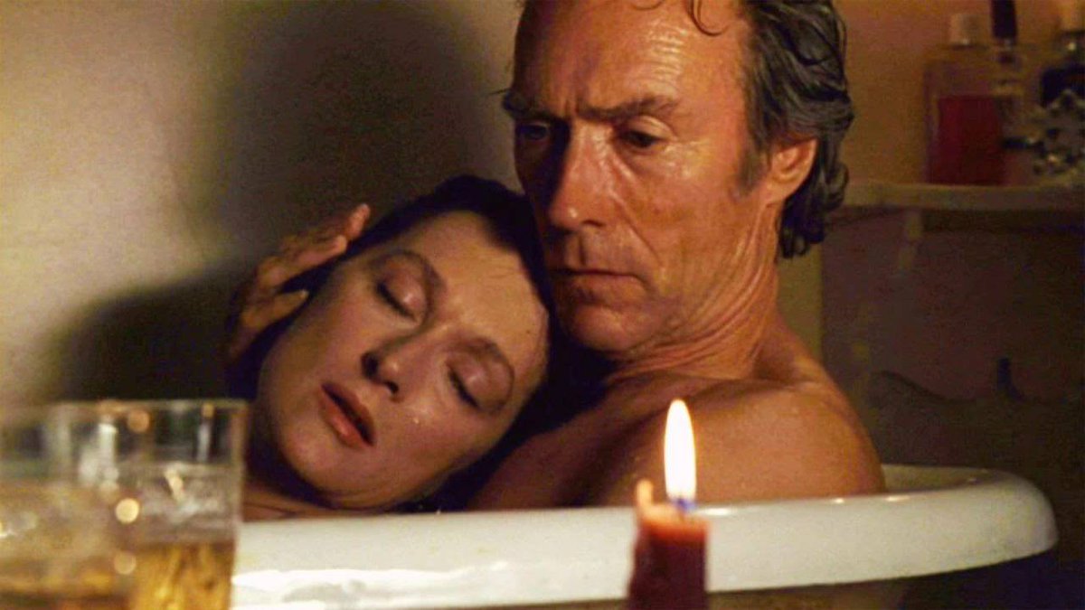 sulromanzo's tweet photo. Nel 1995 Clint Eastwood dirige e interpreta, insieme a Meryl Streep, «I ponti di Madison County», tratto dall'omonimo romanzo di Robert James Waller (1992). Che ne pensate di questo film? E di Clint e Meryl nei ruoli di Robert e Francesca?
#LibriAlCinema https://t.co/hxKBulvQpy