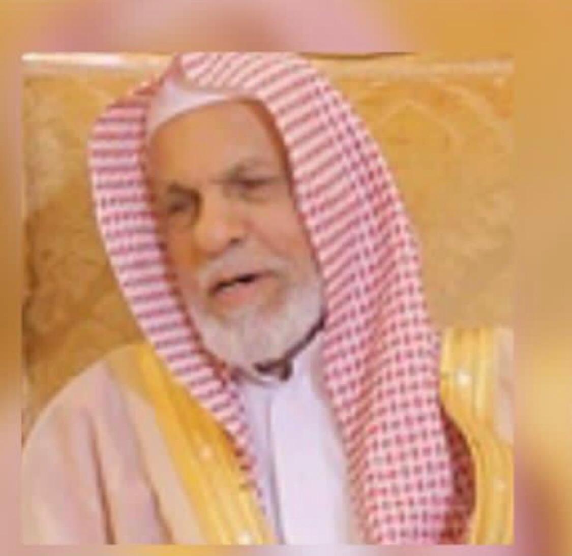 ab_al5ail's tweet photo. سيرة وظيفية للشيخ حسن بن محمد الفريح -رحمه الله-
-إمام في القصور الملكية عام١٣٧٠هـ.
- واعظًا ومرشدًا عام ١٣٨٤هـ
-ثم قاضيًا من عام ١٣٨٦هـ:
في الدلم ثم الأسياح بالقصيم 
ثم الذيبيه بالقصيم الى ١٤١٤هـ .

#مشايخ_بريدة https://t.co/EjsYgO0DqB