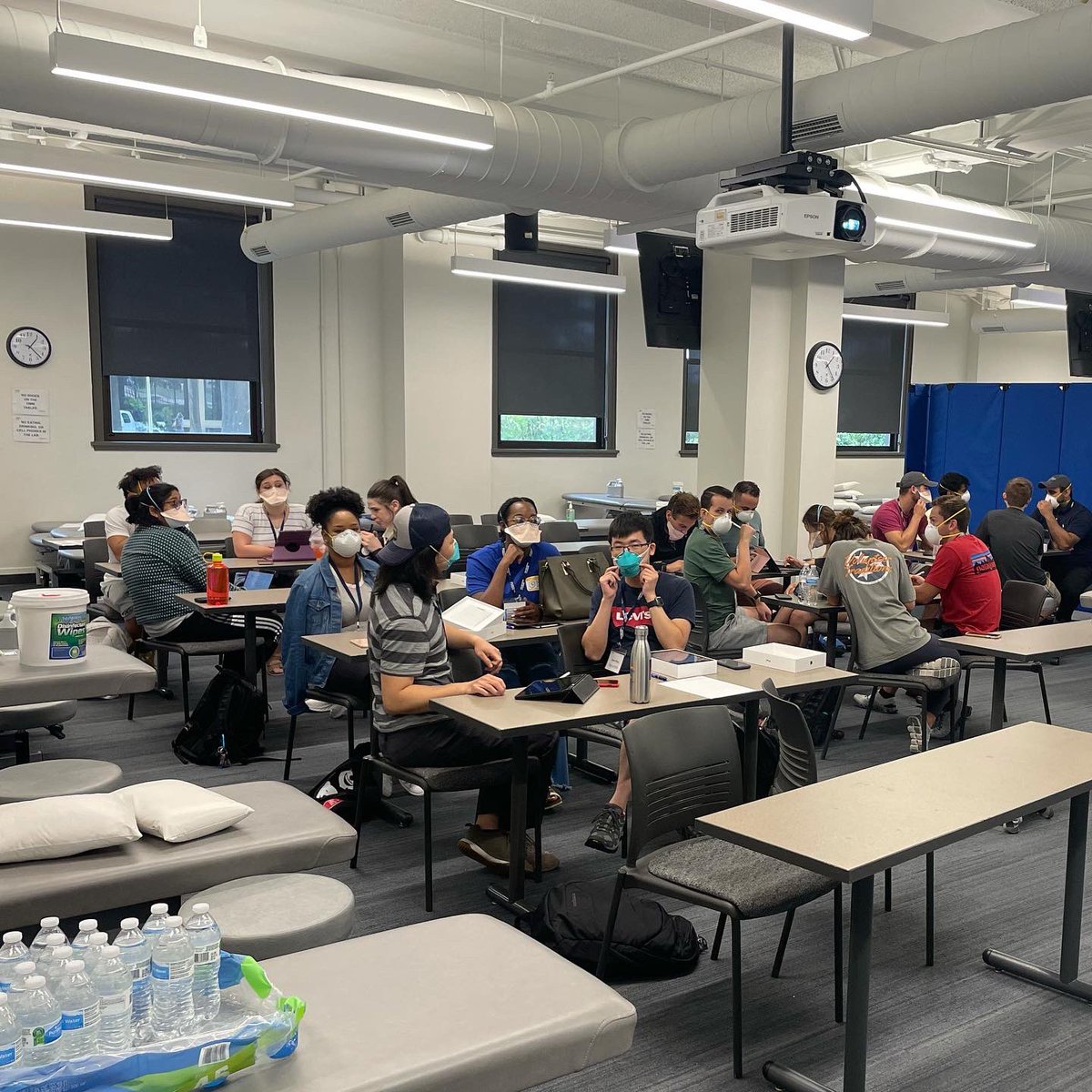 DrSpeightsDO's tweet photo. So great to have students back on campus, fully vaccinated and following CDC guidelines. Looking forward to the start of the academic year! @NYITCOMAR @NyitcomOmmAR @NYITCOMDO @nyitcomarlmsa @NYITCOM_Astate @nyit #osteopathicmedicine #osteopathicmedicalschool https://t.co/4aN7nCjMnO