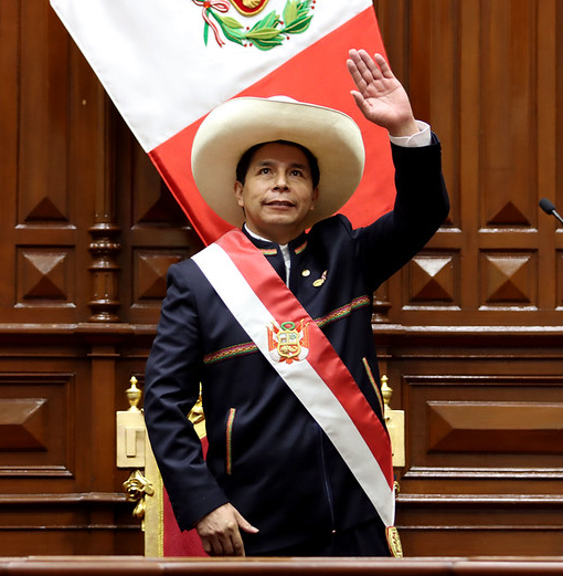 Mataperrea's tweet photo. "Soy hijo de este país fundado sobre el sudor de mis antepasados. Mi vida se hizo en el frío de las madrugadas en el campo. La historia del Perú tanto tiempo silenciado es también mi historia. Fui ese niño de Chota que estudio en la escuela rural de Puña". 

Presidente Castillo. https://t.co/yV8g0EAFMC