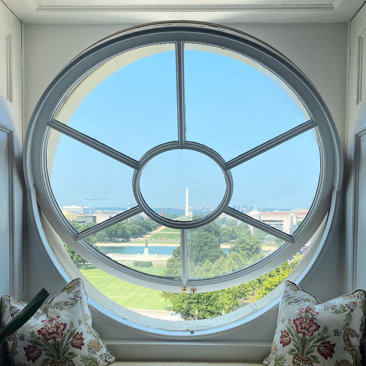 Happy Wednesday.  
D.C. views. @visitthecapitol 💙🇺🇸❤️#DC #July2021 #Summer2021 #Exploreyourcity #SummerinDC #BestViews #WashingtonDC #UnitedStatesCapitol #CapitolHill #Wednesdayvibe #CapitolHill #hotsummerdays