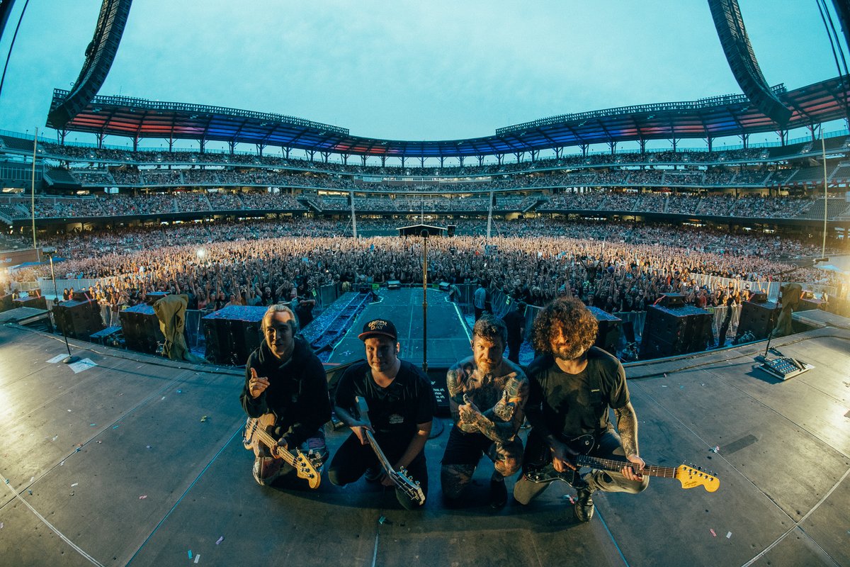 falloutboy's tweet image. night two ✔️ thx for hanging Atlanta 👍🏼🙌🏼

📸 @ElliottIngham