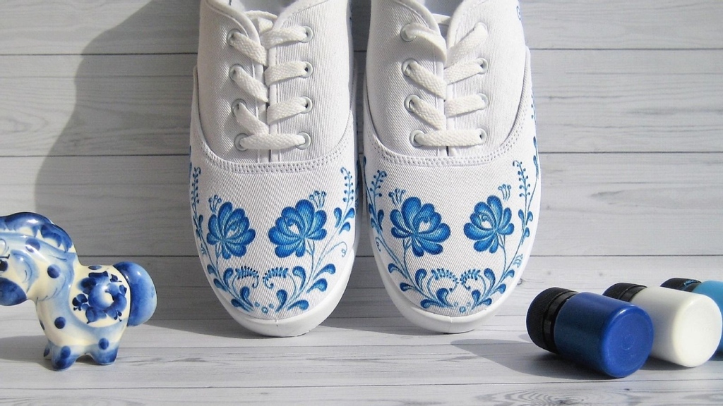 MrYourKicks's tweet photo. No matter what materials were used on your shoes, the paintwork will inevitably start to fade after sometime. Here are few things to help maintain and clean your painted sneakers!
https://t.co/SrGsKKfqra

#customadidas #customkicks #handpaintedshoes #paintedshoes #sneakers https://t.co/WUtTbaFLTw