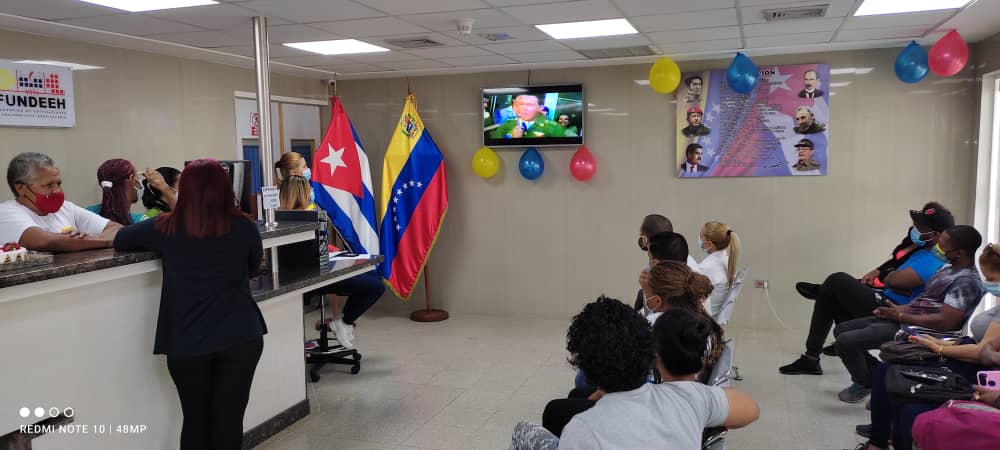 #ChavezVidaYVictoria #67AnosChavezInvencible 

Unidos cubanos y venezolanos para la celebración del cumpleaños 67 del inmortal y eterno amigo de Cuba. Hugo Rafael Chávez Frías.
<a href="/GTrabajoZonaE/">Grupo de Trabajo Zona E</a> <a href="/CdiInf/">Inf_CDI_Diego</a> <a href="/cubacooperaven/">Brigada Médica Cubana en Venezuela</a> @sedacrof_lavid <a href="/LopezYaite/">Yaite López</a> <a href="/PLVenezuela/">PLVenezuela</a>