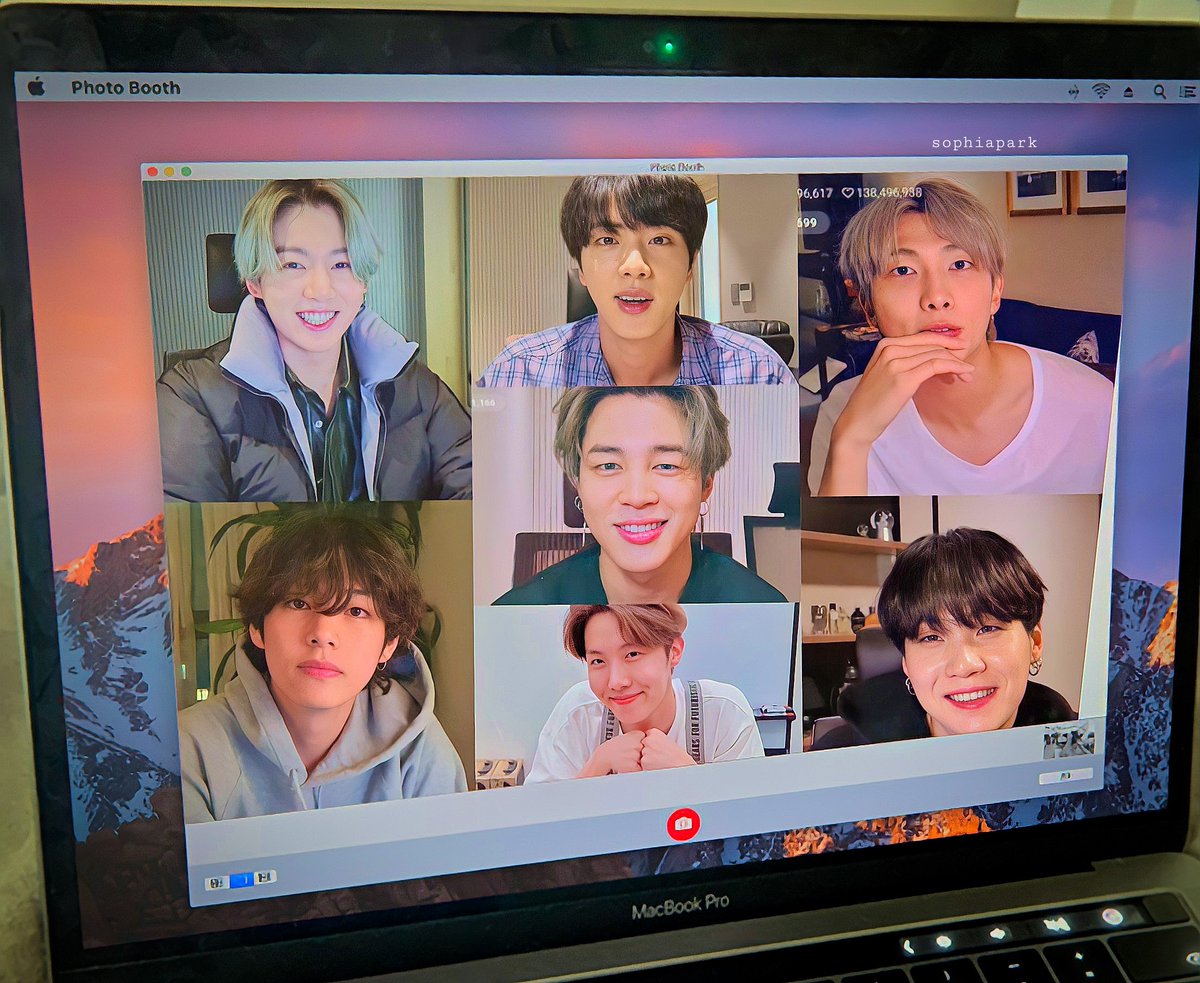 Sophia_Edits's tweet photo. POV: you're not belong to that 200 lucky armys in a zoom fan meeting w/ BTS :< https://t.co/RnZ1thlPfx