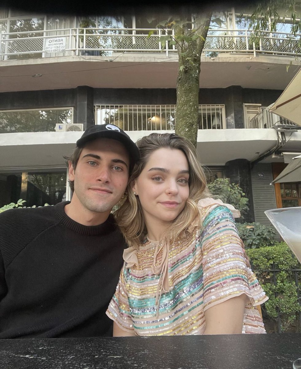 dahlaxy's tweet photo. OK PERO SE IMAGINAN A ESTOS DOS DE LUKE Y HASLEY????????? Aaaaa SI YANKEL LE PONEN PELO RUBIO Y A MACA CASTAÑO TENEMOS PAREJA PERFECTAAAAAA #boulevard #flormsalvador #yankel #lukehowland @macagarciarom @ekilorhe https://t.co/syZEdODQ3D