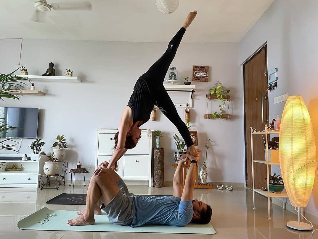 fashndfit's tweet photo. We are getting some awesome inspirations on couple fitness goals from Rubina and @ashukla09 
.
#fitness #for #fitnessmotivation #fitnessjourney #couplegoals #couplefitness #couplefit #yoga #coupleyoga #yogalove #rubinadilaik #abhinavshukla #rubinav #rubiholics #kkk11 #bb14 https://t.co/jwSdeSrlDz