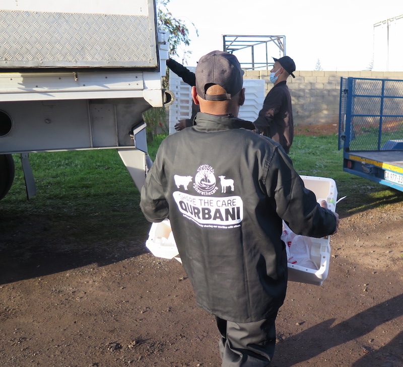 awqafsa's tweet photo. Behind the scenes of the #ShareTheCare Qurbani campaign.
The Qurbani meat and food provisions provided relief to communities who have faced immense hardship due to the ongoing COVID-19 pandemic.
#awqafsa #diyanet #mjc #mealsa #idp #turksay #turkishconsulgeneral https://t.co/D5l1JIXHIq