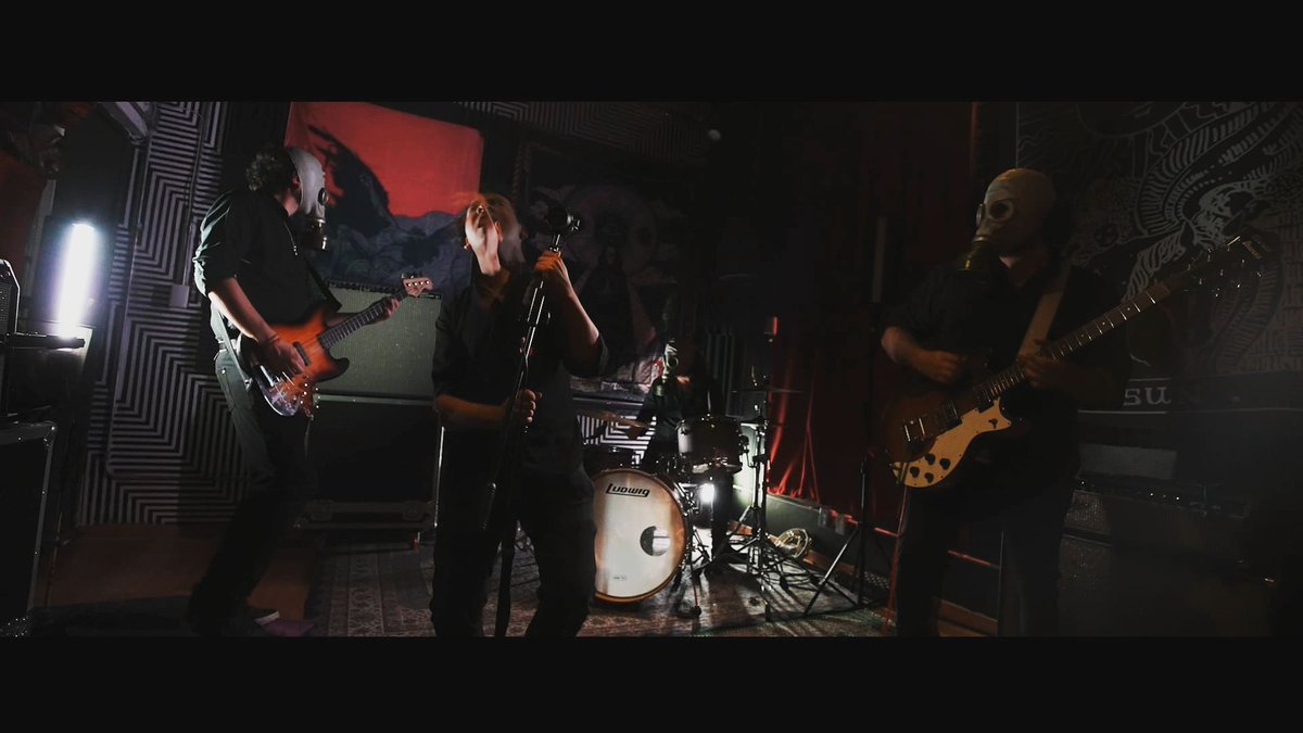 AcidAliceMX's tweet photo. Go break my body inside out π₯π₯π₯π₯
.
#acidalice #acidalicemx #heavypsych #heavyrock #stoner #stonerrock #stonerdoom #stoners #fuzz #drummer #bassist #guitarist #vocalist #rock #videoclip #music #musicosmexicanos https://t.co/WOKNFY9NnC