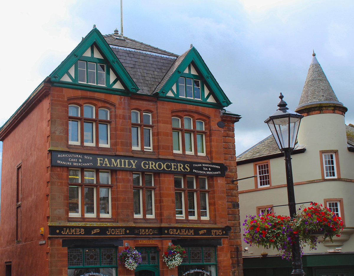 cottage1863's tweet photo. The lovely town of #Penrith is only a 40 mile (~70min) drive from Mansion Cottage, but boasts two castles, some lovely old architecture and great views of the #NorthPennines - well worth a day trip.

Today we saw the #HelmBank ☁️☁️☁️☁️☁️☁️☁️ https://t.co/UWT8X0X3Jx