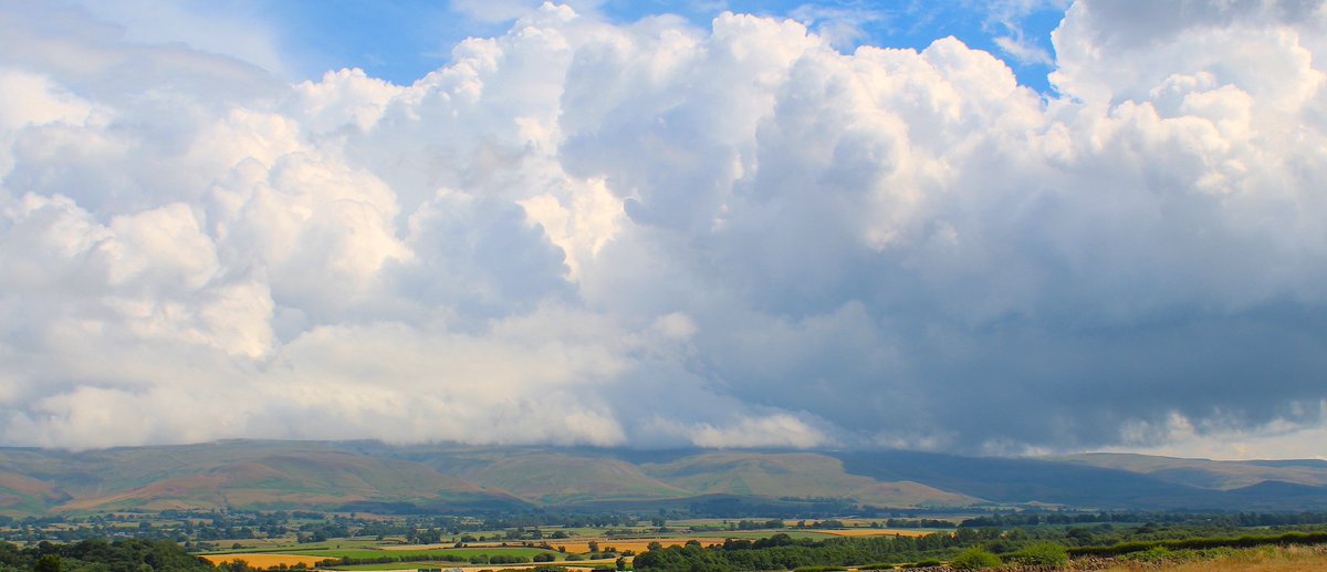 cottage1863's tweet photo. The lovely town of #Penrith is only a 40 mile (~70min) drive from Mansion Cottage, but boasts two castles, some lovely old architecture and great views of the #NorthPennines - well worth a day trip.

Today we saw the #HelmBank ☁️☁️☁️☁️☁️☁️☁️ https://t.co/UWT8X0X3Jx