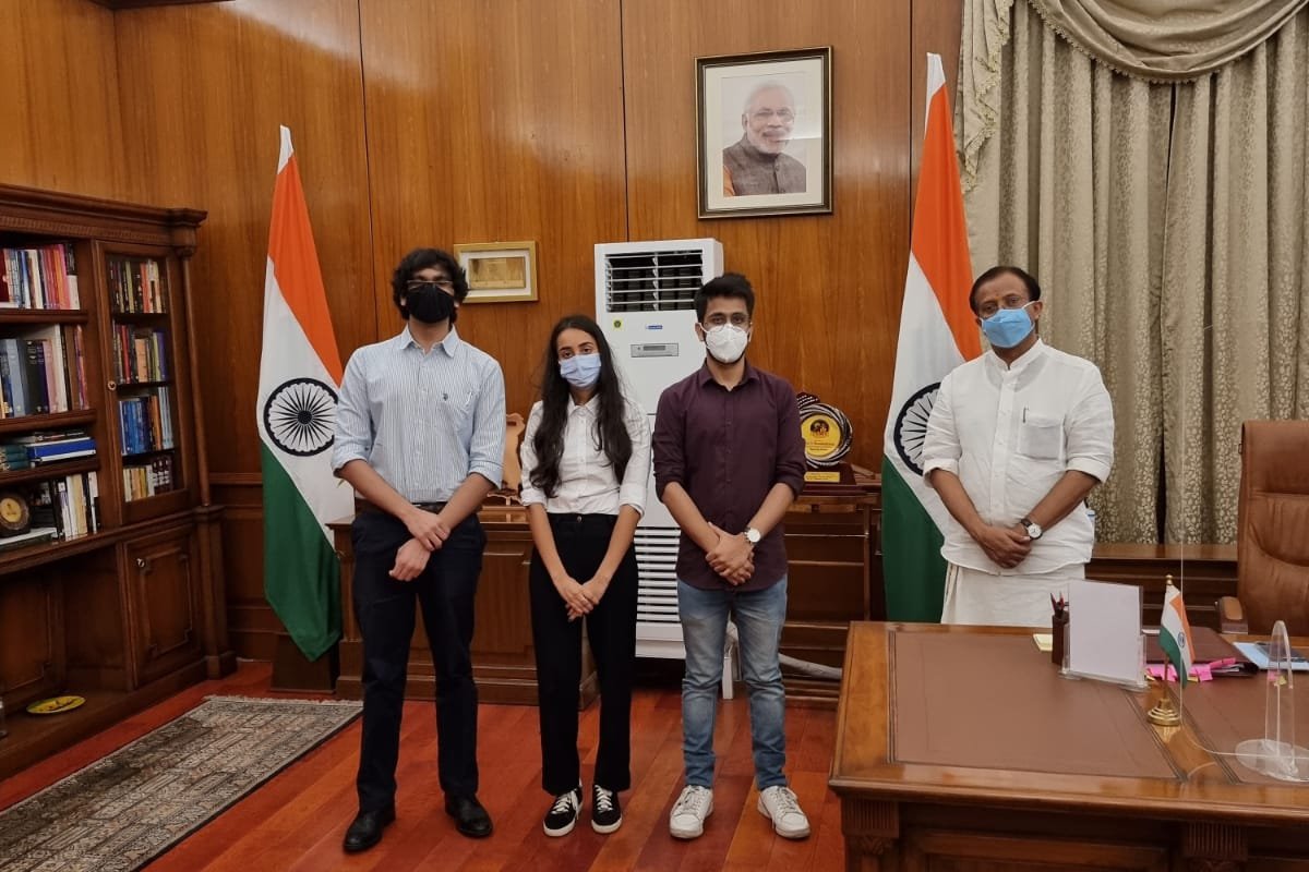 SISA79454637's tweet photo. Thanking our minister @MOS_MEA for engaging with the representatives of 13,000+ stranded students of Australia in India
@PMOIndia @MEAIndia @DrSJaishankar  @M_Lekhi @AusHCIndia @HCICanberra @harigovindbjym @SISA79454637 .
#LetUsBackToAus #IND #AUS #studyaus https://t.co/CsQmaBVvf0