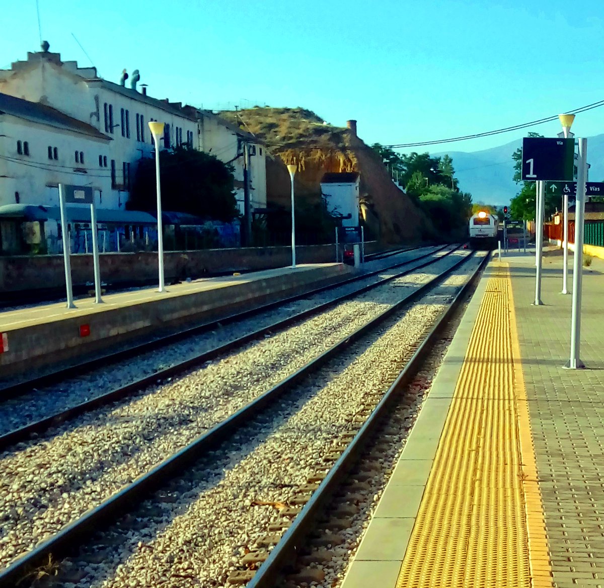 #AVE #AVLO #OUIGO o como lo llamen, la alta veloc. estará bien para capitales, pero lo que necesitamos municipios y comarcas para vertebrarnos es #FerrocarrilPúblicoySocial
31/12/1984-28/7/2021 #13347díassintren #Guadix #Baza #Almanzora #Lorca
#EstudioInformativo de reapertura YA