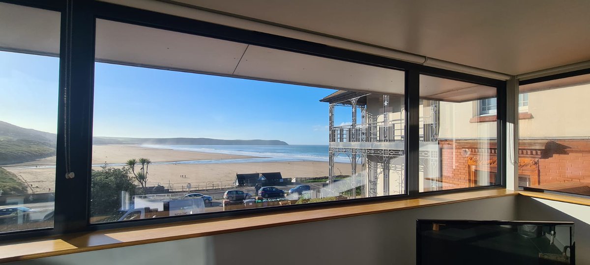 Project completed a few years ago, what a stunning view the client has when the weather is lovely.
.
.
📍#woolacombebay
.
.
#aluminium #aluminiumwindows #aluminiumdoors #construction #design #engineering #project #architecture #building #architects