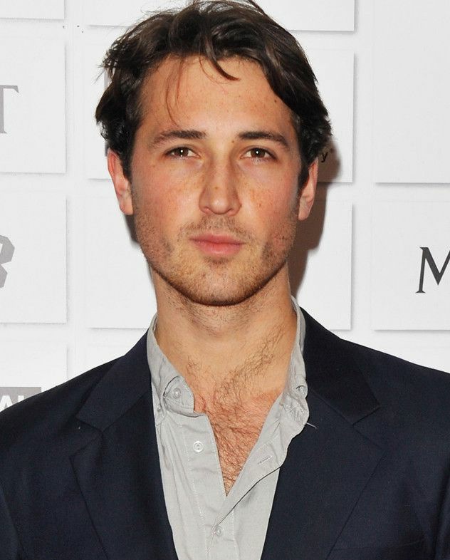 He's growing on me at a scandalous rate and I'm not even sad about it.

My poor baby heart is in for a trip, isn't it?

#Sanditon #SanditonIsFilming