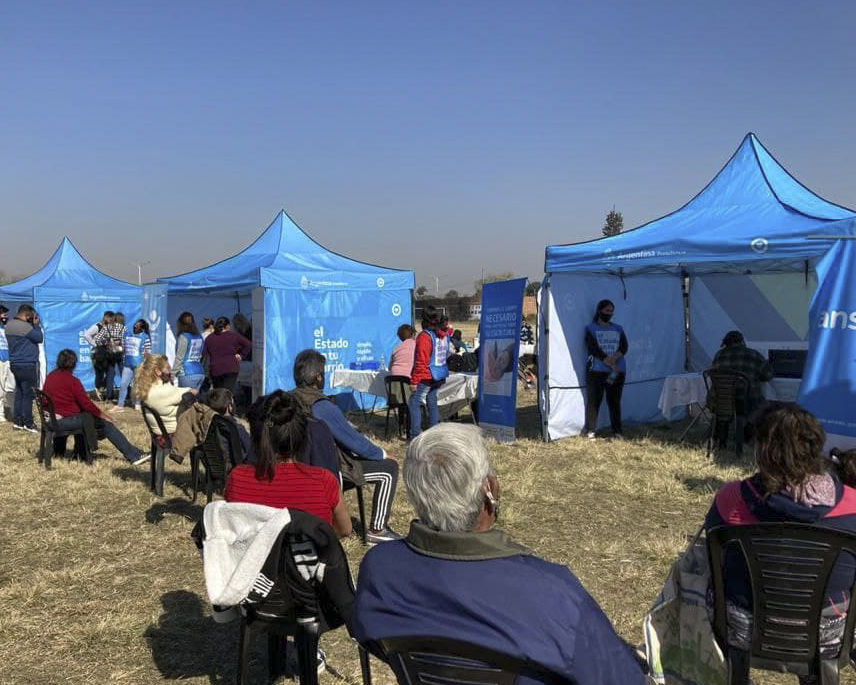 estadoenbarrio's tweet photo. Seguimos realizando jornadas en San Miguel de Tucumán, donde organismos y agencias del Estado facilitan el acceso de sus servicios y prestaciones a los vecinos y las vecinas de la zona, en las #PostasComunitarias. https://t.co/yLUcYEWLCT
