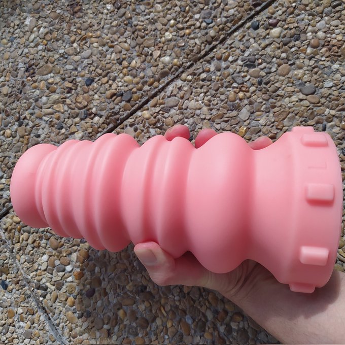 Shit its very HUGE! Diameter 65mm top 85mm middle 95mm ? #fisting @LifelureRu https://t.co/r47WkMHS4