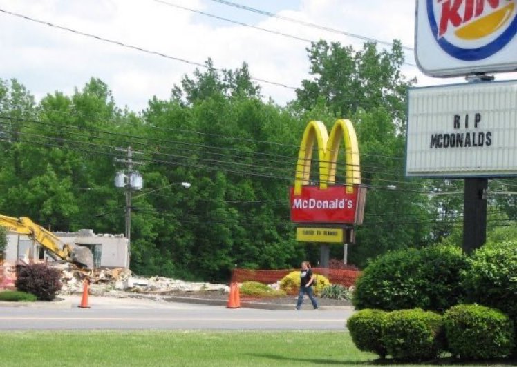 Super70sSports's tweet photo. Goddamn, Burger King just going full beast mode here ... https://t.co/MzhfPasHuR