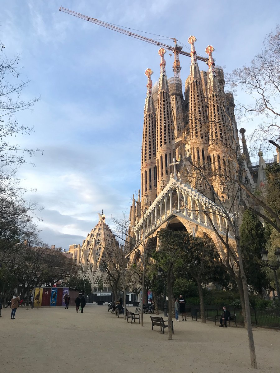 SASBarcelona's tweet photo. Hoy es un gran día para #Barcelona !! La ciudad volverá a ser epicentro internacional de la arquitectura treinta años después, al acoger el 29 Congreso de la @UIA_Architects y ser nombrada la Capital Mundial de l'Arquitectura UNESCO-UIA 2026. 
🎉 🎉
https://t.co/fFXbx0d4Pm https://t.co/7FL3E21plL