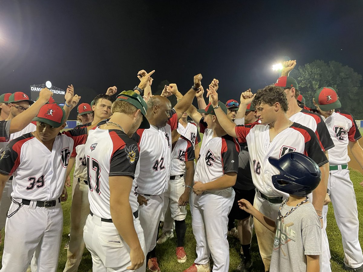 VCBobcats's tweet photo. Win as a team. Play for the fans.

Thanks for having us and repping Vermilion County proud, @DanvilleDans!

#DanGood | #BobcatCountry😼 https://t.co/tyScgZ3Inu