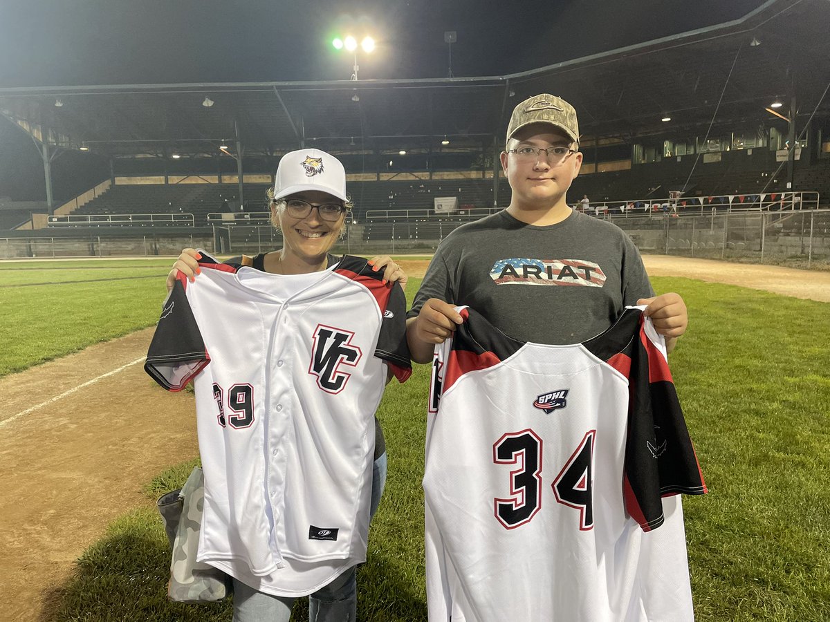VCBobcats's tweet photo. Win as a team. Play for the fans.

Thanks for having us and repping Vermilion County proud, @DanvilleDans!

#DanGood | #BobcatCountry😼 https://t.co/tyScgZ3Inu