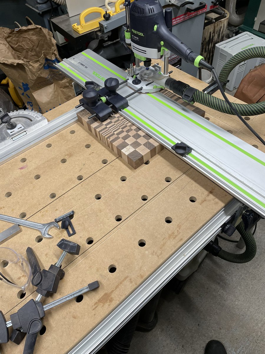 Sc0FF's tweet image. My new foolproof cutting board juice groove setup.  @FestoolUSA MFT/3 with a router on a track with the board registered against a fence and two dogs, using start and end stops.  Lift, rotate and repeat 3 times. No router wandering.