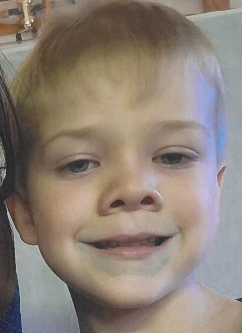 maggieKTVB7's tweet photo. Here is the latest on the search for missing Fruitland boy Michael “Monkey” Vaughan. He was last seen last night at 6:30 p.m. near his home on SW 9th St. He was wearing a Minecraft shirt like the one pictured, with dark blue boxer briefs. 
(CONTINUED) https://t.co/GB9HqwVzT6