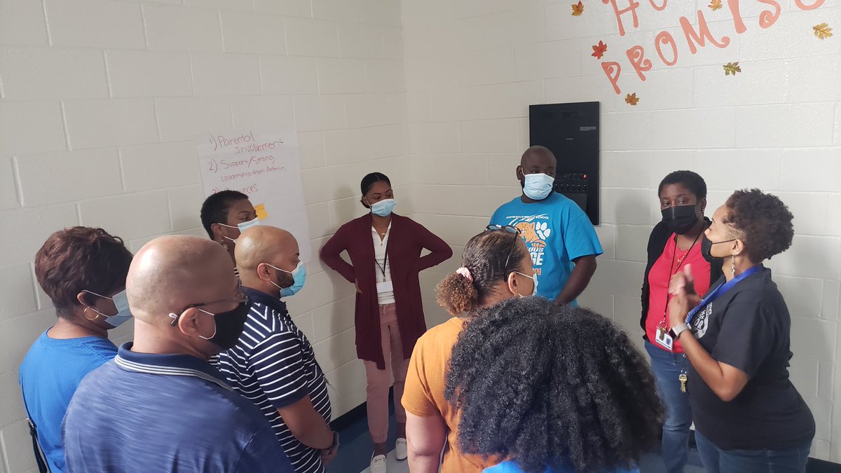 Great job Principal Brittian! Letting the veteran teachers personally welcome the novice teachers and give them tips about getting their "P.R.I.D.E. in the PAW" at Austin Road Middle School! 💙🤍
#WeAreHenryReady