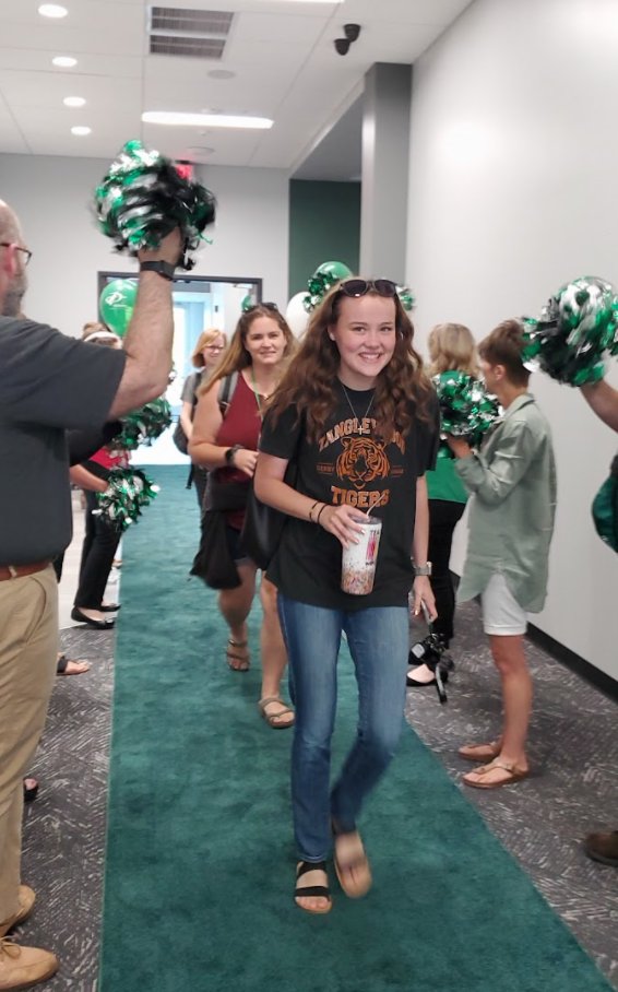 DerbySchoolsKS's tweet photo. New educators received the "green carpet" treatment and a cheerful welcome to their new teacher training today. Welcome to Derby Public Schools. We are glad you chose Derby!

#DerbyProud #DerbyBack2School https://t.co/LrjL0DrYtK